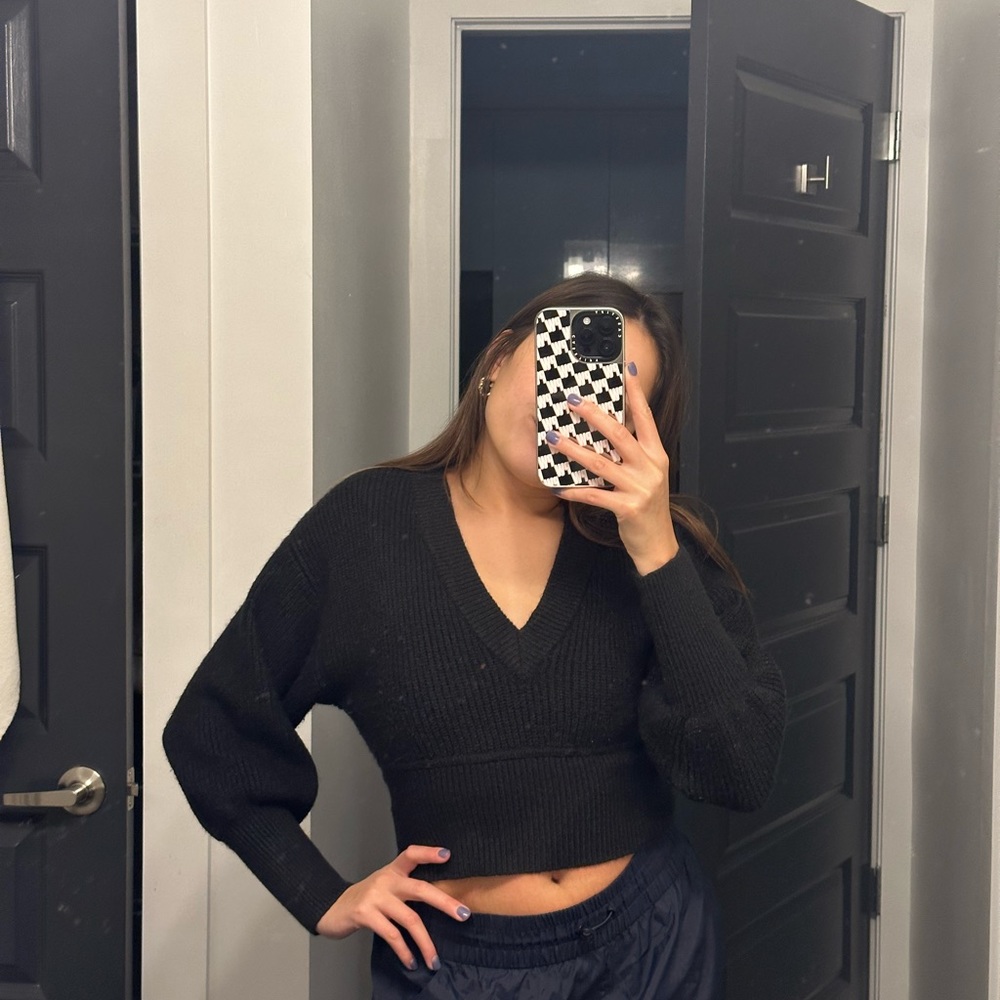 Express black cropped v sweater